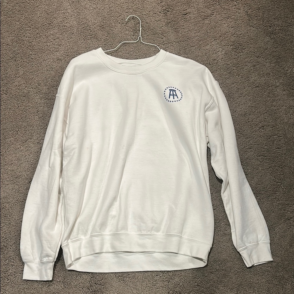 Gildan White Crewneck Sweater Classic Style